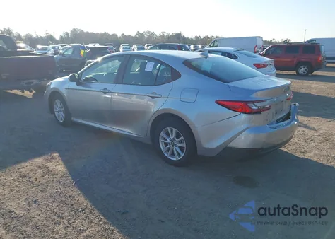 2025 Toyota Camry Le z USA, uszkodzony, nr VIN 4T1DAACK7SU504215